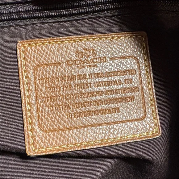 Coach Tan Signature Tote/ Diaper Bag/Lots of Storage 👜 - Picture 4 of 8